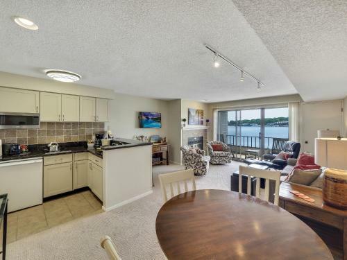 228 Edgewater Inn
