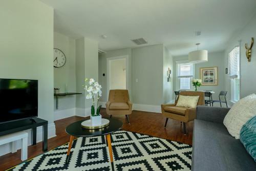 Kercheval Avenue Apartments