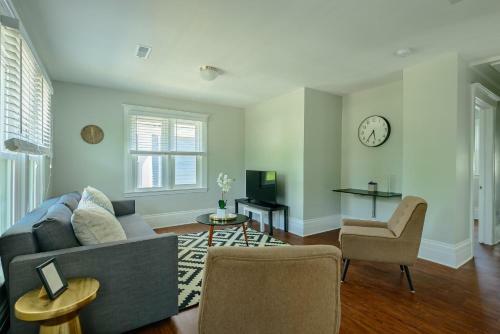 Kercheval Avenue Apartments