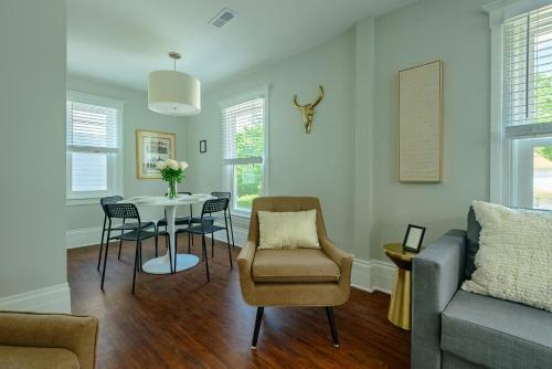 Kercheval Avenue Apartments