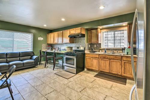 Charming Detroit Escape - 14 Mi To Downtown!