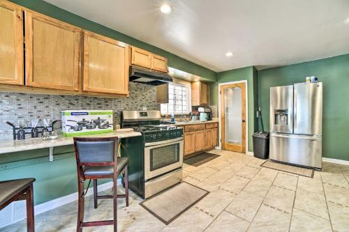 Charming Detroit Escape - 14 Mi To Downtown!