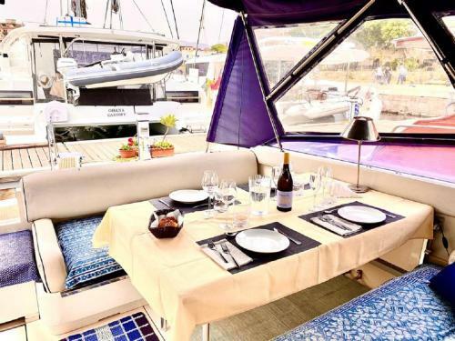 Desir� Charming House Boat