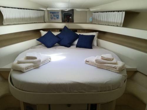 Desir� Charming House Boat