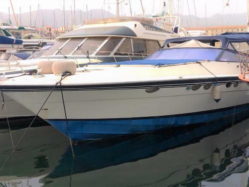 Desir� Charming House Boat