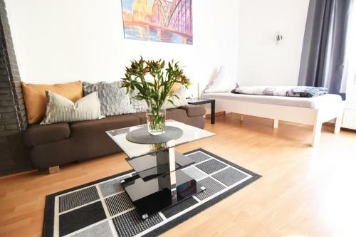 Apartments K�ln Rath Mit Garten Und Pool