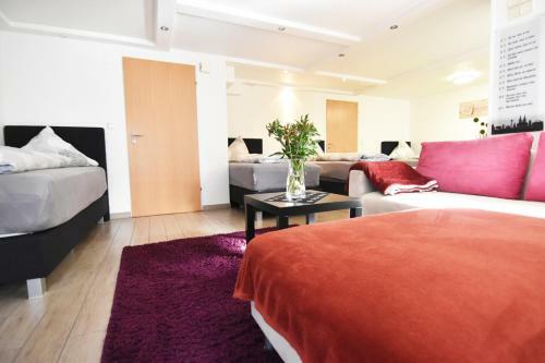 Apartments K�ln Rath Mit Garten Und Pool