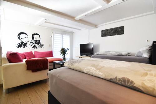 Apartments K�ln Rath Mit Garten Und Pool