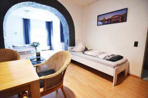 Apartments K�ln Rath Mit Garten Und Pool