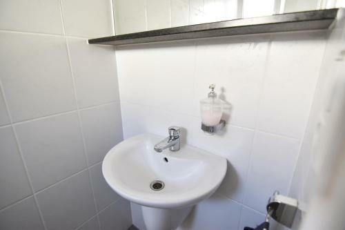 Zeitwohnen Im Sch�nem Haus Mit Gro�er Terrasse In K�ln-rath