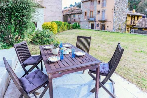 Can Matret, Casa Amb Jard� En Un Entorn Rural