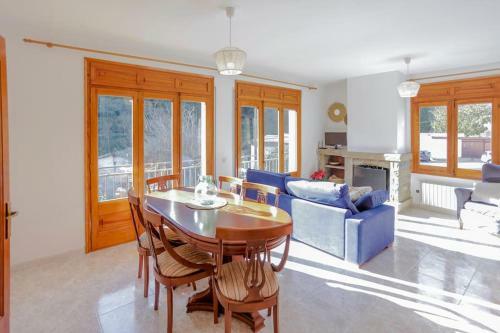 Can Matret, Casa Amb Jard� En Un Entorn Rural