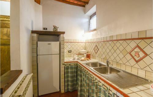 Beautiful Apartment In Piancastagnaio With 3 Bedrooms