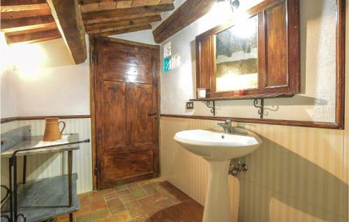 Beautiful Apartment In Piancastagnaio With 3 Bedrooms