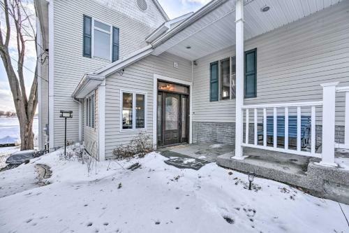 Homey Lakefront Hideaway With 2 Decks And Dock!