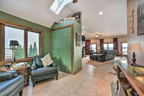 Homey Lakefront Hideaway With 2 Decks And Dock!