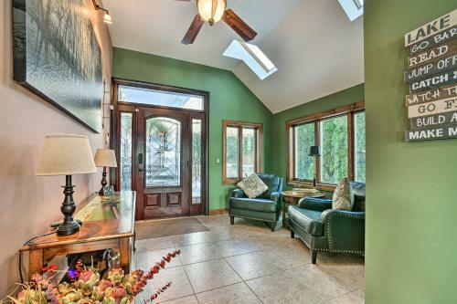 Homey Lakefront Hideaway With 2 Decks And Dock!