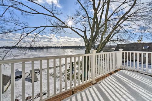 Homey Lakefront Hideaway With 2 Decks And Dock!