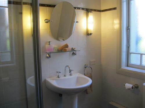 Hostal Heritage Guesthouse