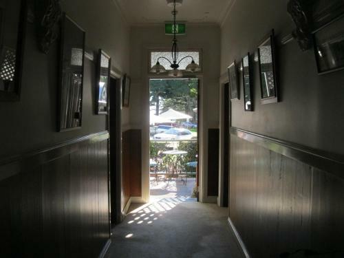 Hostal Heritage Guesthouse
