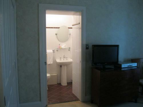 Hostal Heritage Guesthouse