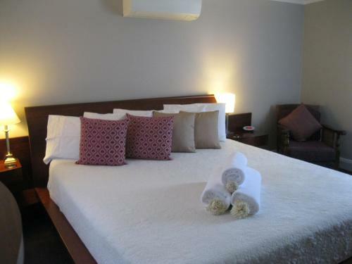 Hostal Heritage Guesthouse