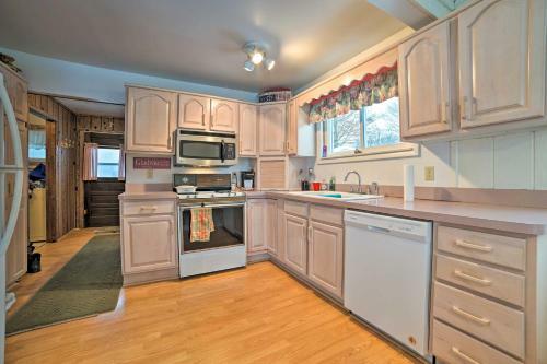 Charming Lakefront Home With Fire Pit And Yard!