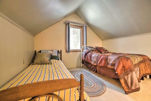 Charming Lakefront Home With Fire Pit And Yard!