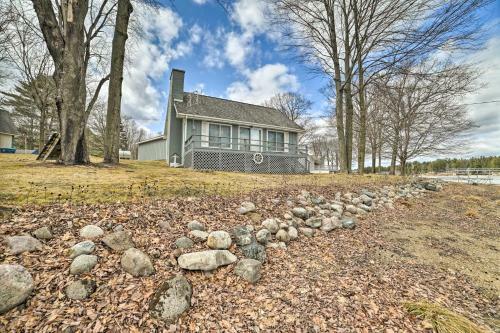 Charming Lakefront Home With Fire Pit And Yard!
