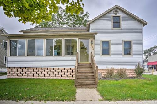 All-season Grand Haven Getaway With Deck!