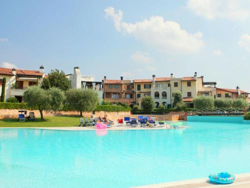 Comfortable Apartment With View On Swimming Pool