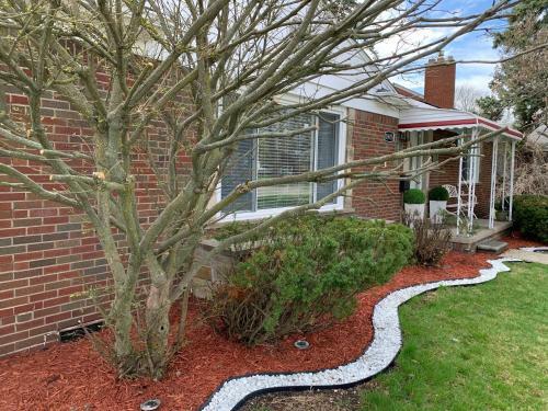 Elegant & Spacious 3/2 Gem In Harper Woods