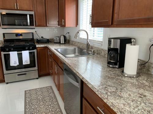 Elegant & Spacious 3/2 Gem In Harper Woods