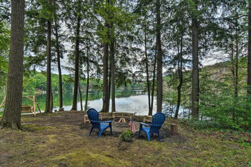Tranquil Lake Cottage With Hot Tub Near Golf!