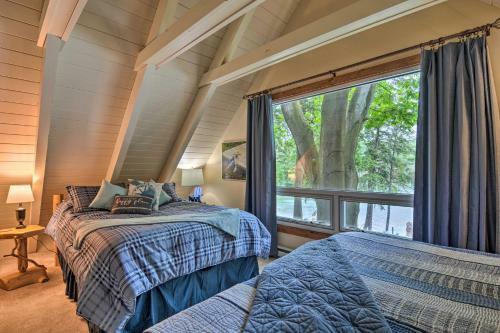 Tranquil Lake Cottage With Hot Tub Near Golf!
