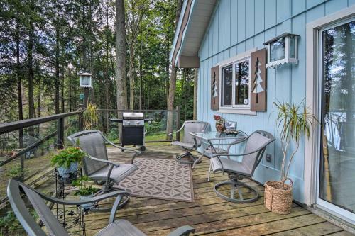 Tranquil Lake Cottage With Hot Tub Near Golf!