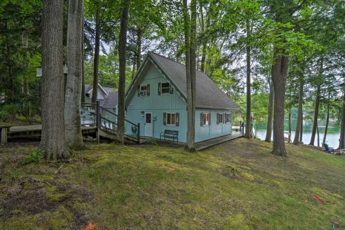 Tranquil Lake Cottage With Hot Tub Near Golf!