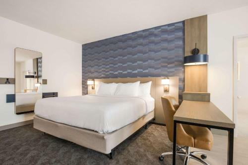 Hotel Comfort Inn & Suites