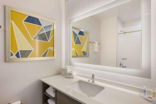 Hotel Comfort Inn & Suites