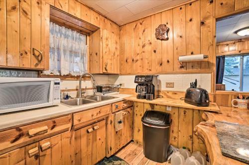 Cozy And Rustic Cottage With Houghton Lake Access