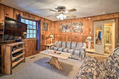 Cozy And Rustic Cottage With Houghton Lake Access