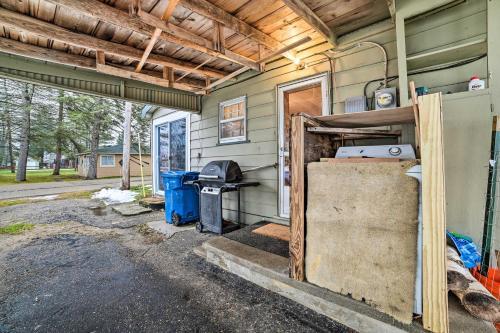 Cozy And Rustic Cottage With Houghton Lake Access