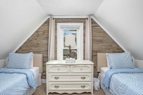 Shore Side Cottage Lake Retreat
