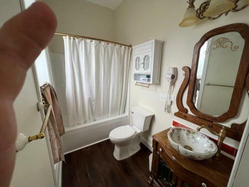 Holland Farmhouse Inn B&B