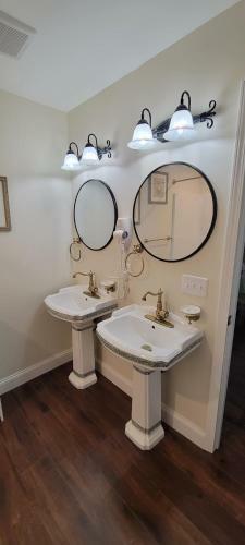 Holland Farmhouse Inn B&B