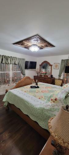 Holland Farmhouse Inn B&B