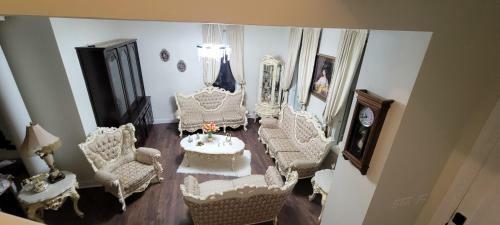 Holland Farmhouse Inn B&B