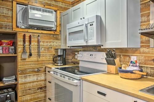 Hike, Fish And Hunt At Cozy Steel Head Suite