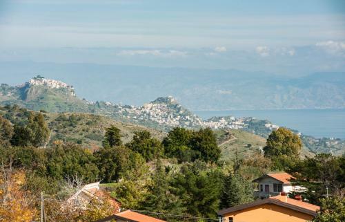 Design Villa In Piedimonte Etneo