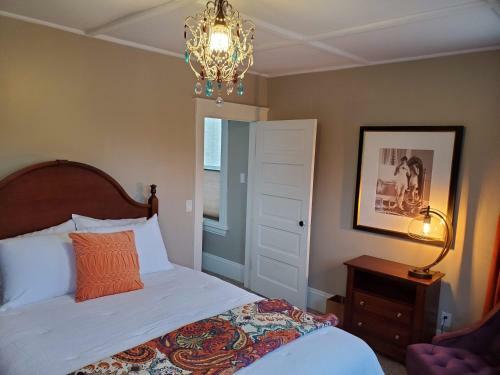 Spacious Apartment In Historic Building Close To Downtown Jackson, Mi